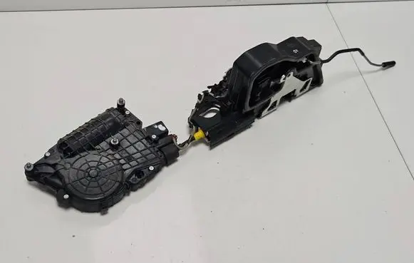 BMW X5M E70 Front door soft close latching motor 4152309300 7315022
