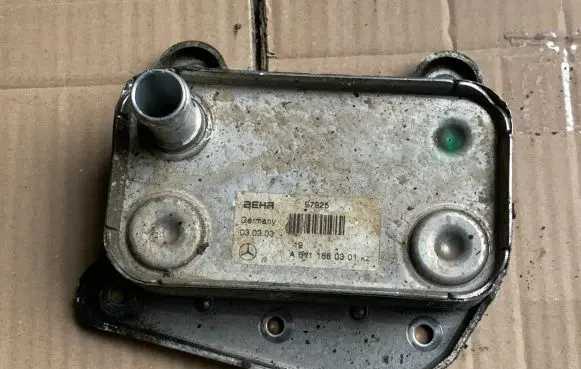 Mercedes-Benz E W211 Engine oil radiator A6111880301