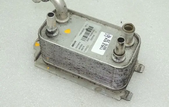 Volvo S80 Engine oil radiator 30792231