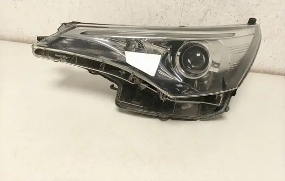 Toyota Avensis T270 Headlight/headlamp 