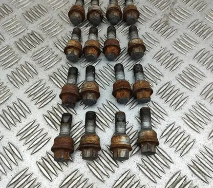 Audi Q3 8U Nuts/bolts 8R0601295