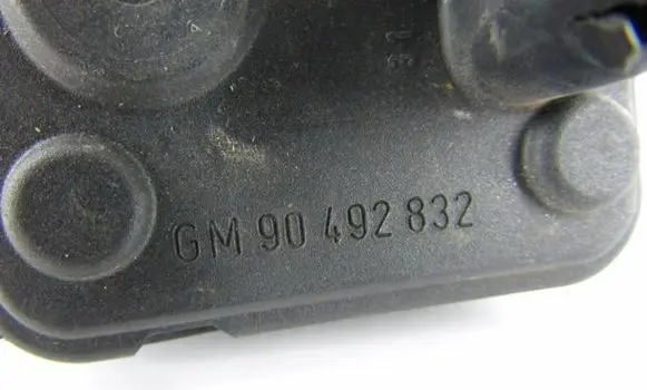 Opel Omega B1 Headlight level adjustment motor 90492832