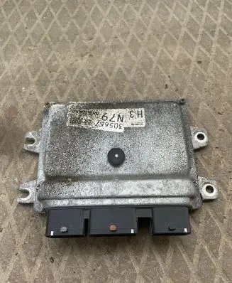 Nissan Juke I F15 Engine control unit/module MEC940040 305667 N79
