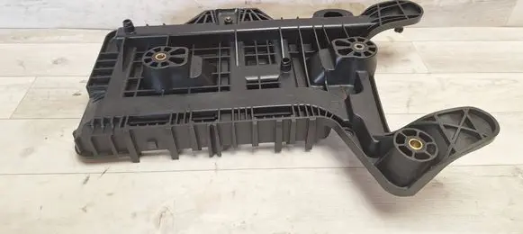 Volkswagen PASSAT B6 Battery tray 1K0915333