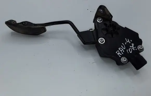 Toyota RAV 4 (XA30) Accelerator throttle pedal 7811042030 1988007280