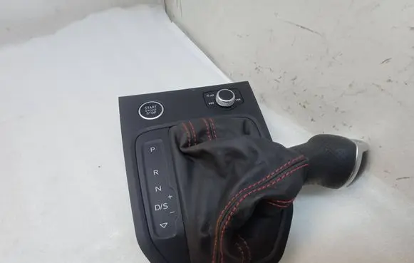 Audi A1 Gear lever shifter trim leather/knob 82B713463