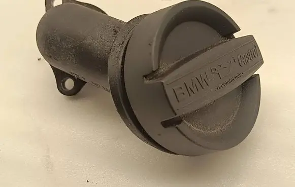 BMW 6 F06 Gran coupe Oil fill pipe 7507224 62440410 PA66GF30