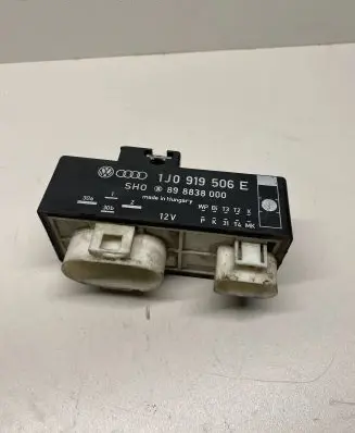 Audi A3 S3 8L Coolant fan relay 1J0919506