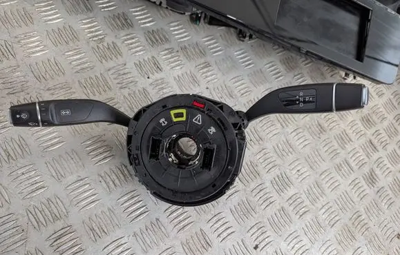Wiper turn signal indicator stalk/switch
