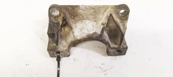 Renault Scenic I Engine mounting bracket