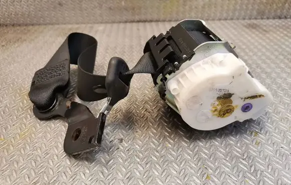 Mercedes-Benz E W212 Middle seatbelt (rear) A2128605785 2128605785