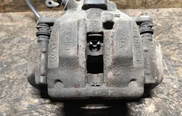 Mercedes-Benz CLK A209 C209 Front brake caliper 6869E