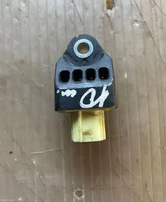 Subaru Forester SH Airbag deployment crash/impact sensor 98231FG000 76165145H