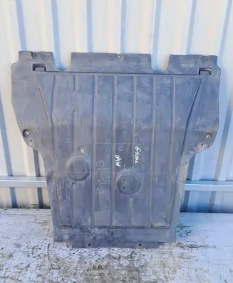 Renault Captur Engine splash shield/under tray 758904230R