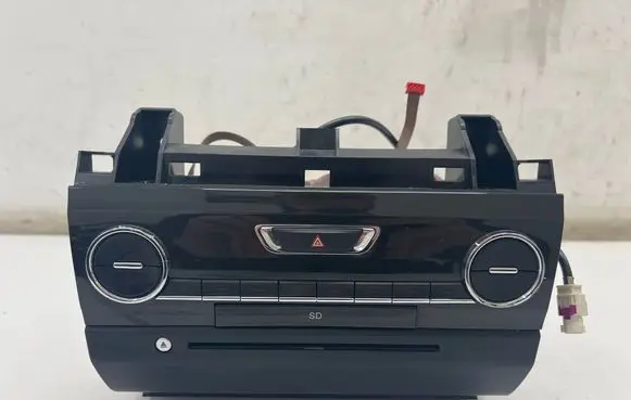 Maserati Ghibli Radio/CD/DVD/GPS head unit 06700329870
