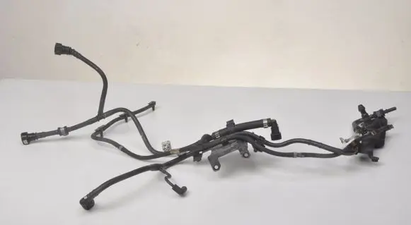 Maserati Ghibli Fuel injector supply line/pipe 0445130059
