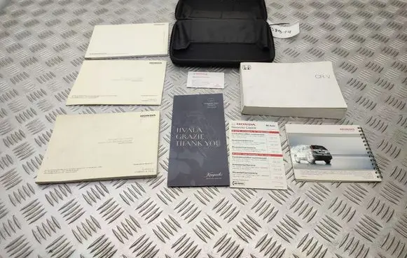 Honda CR-V Owners service history hand book 