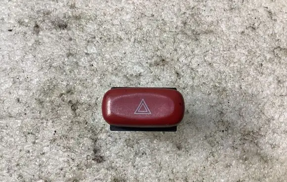 Suzuki Grand Vitara I Hazard light switch 