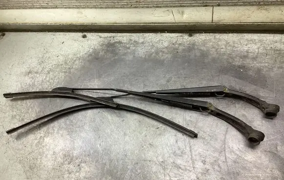 Subaru Legacy Front wiper blade arm 2140