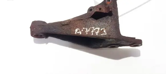 Mazda 626 Engine mounting bracket