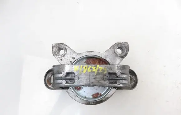 Ford Focus Engine mounting bracket 