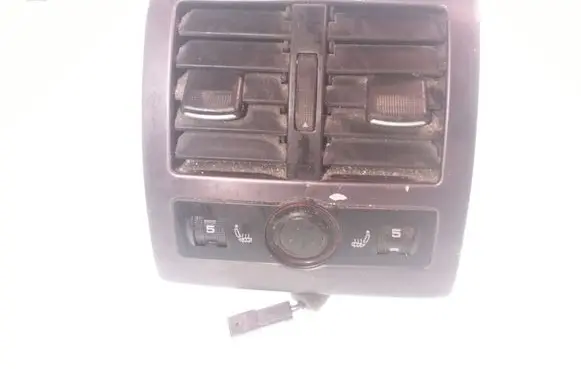 Rear air vent grill