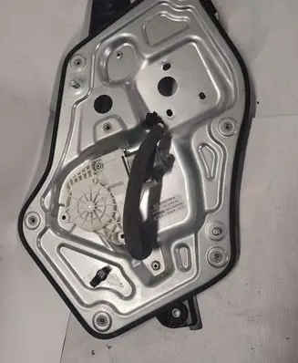 Skoda Yeti (5L) Front door window regulator with motor 5L0837402
