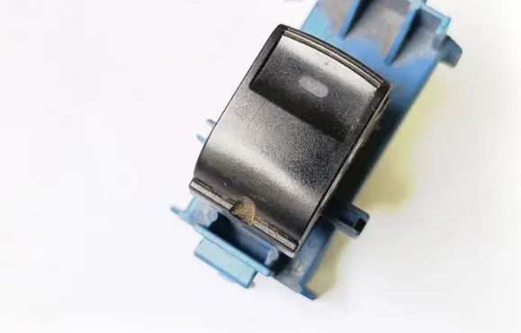 Toyota Avensis T270 Electric window control switch 8481005070