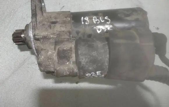 Volkswagen PASSAT B6 Starter motor 02E911023H