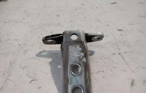 Mitsubishi Outlander Front door upper hinge