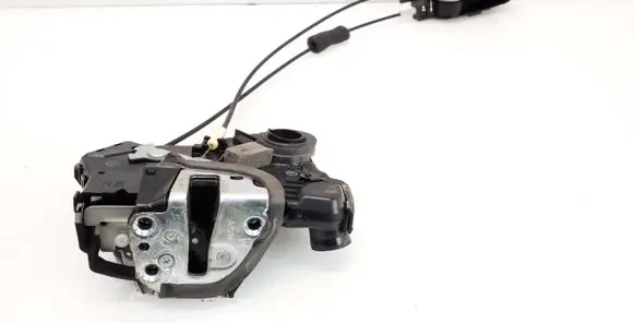 Suzuki Grand Vitara II Front door lock 5111711