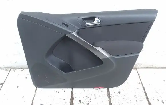 Volkswagen Tiguan Front door card panel trim 5N1867256A