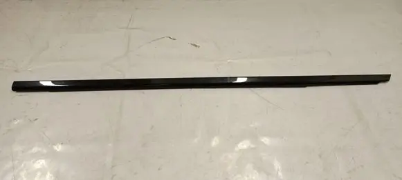 Mercedes-Benz GLE W167 Front door trim (molding) A1677205708