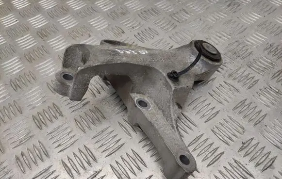 Mercedes-Benz A W176 Engine mounting bracket A2462401309