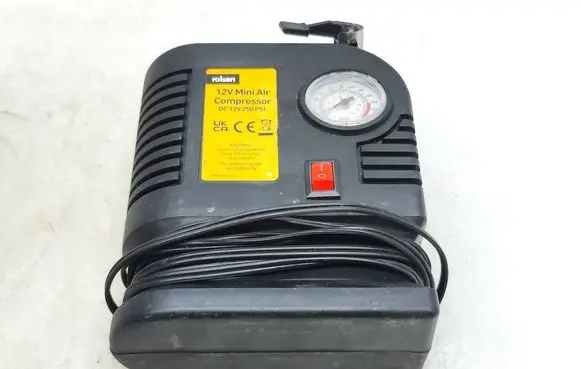 Opel Combo E Tire air pump compressor 