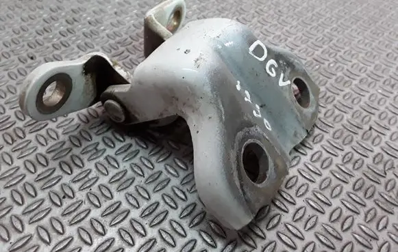 SsangYong Kyron Rear door upper hinge