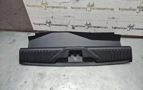 Trunk/boot sill cover protection