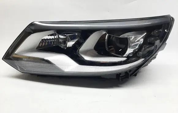 Volkswagen Tiguan Headlight/headlamp 5N1941043B