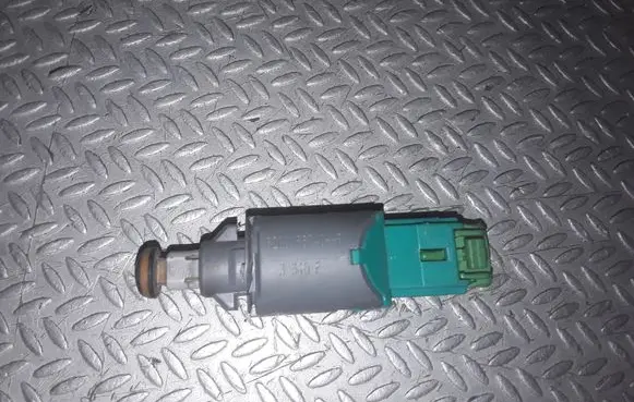 Renault Megane II Brake pedal sensor switch 8200168240B