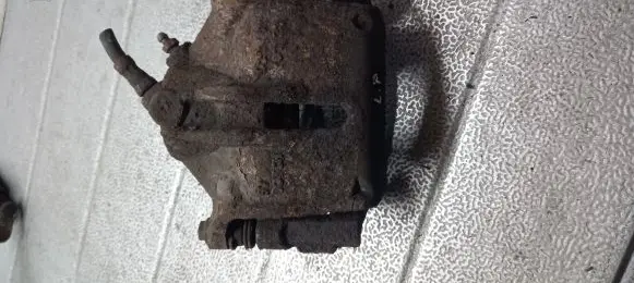 Ford Mondeo Mk III Front brake caliper