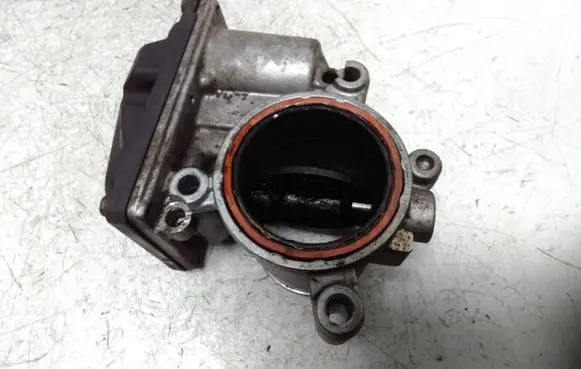 Volkswagen PASSAT CC Engine shut-off valve 03L128063E A2C53338105