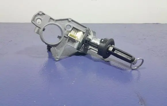 Opel Zafira C Ignition lock 