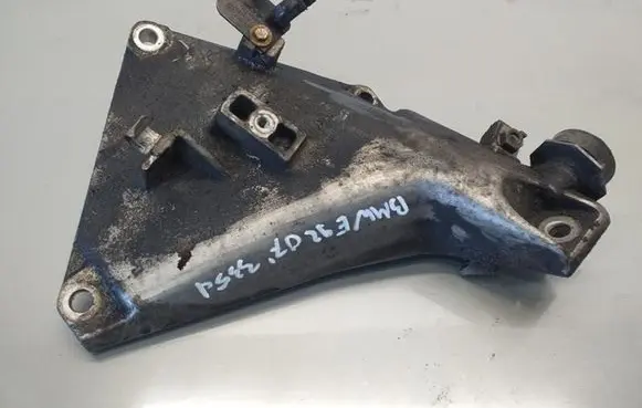 Land Rover Range Rover Sport L320 Engine mounting bracket