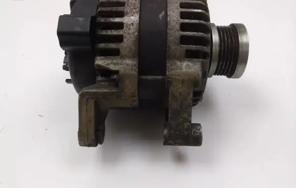 Opel Zafira C Generator/alternator 13581885