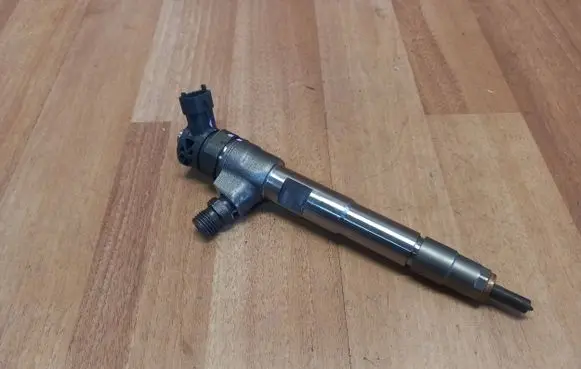 Renault Megane IV Fuel injector 0445110800 166007427R H8201636333