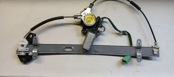 Honda CR-V Front door manual window regulator 