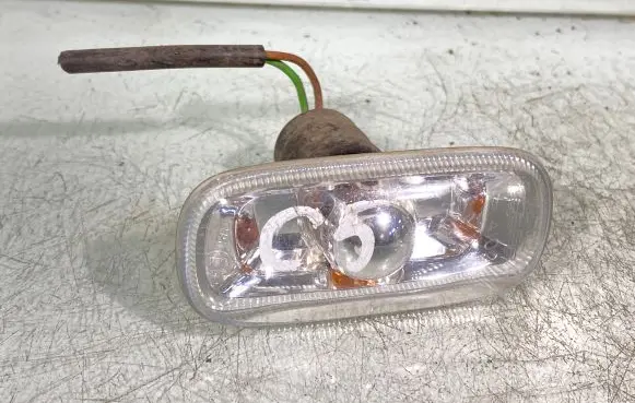 Audi A6 S6 C5 4B Front fender indicator light 8e0949127