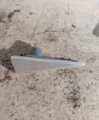 Front fender indicator light