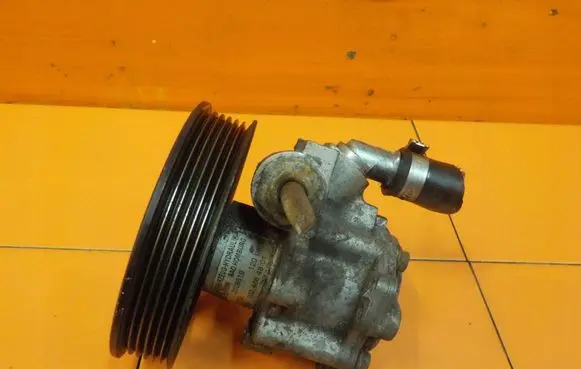 Mercedes-Benz Vito Viano W638 Power steering pump 0024664801