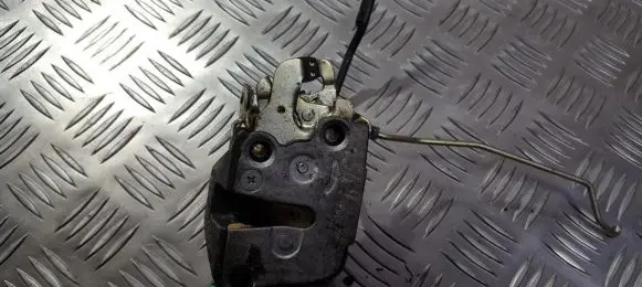 Subaru Impreza I Front door lock
